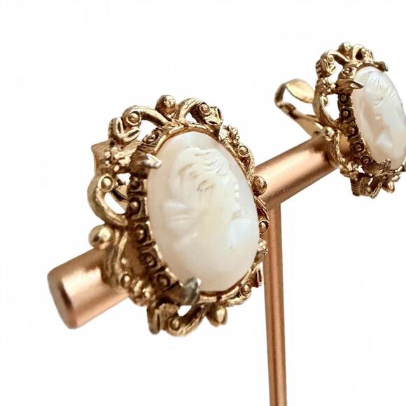 Vintage Florenza Victorian Revival Cameo Clip-On Earrings - Picture 5 of 8